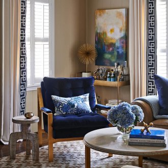 Καφέ και μπλε έπιπλα καθιστικού