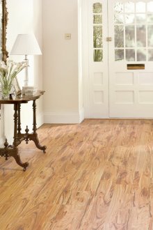 Αδιάβροχο πολυστρωματικό υλικό στο διάδρομο