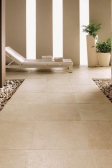 Μπεζ κεραμικά πλακίδια στο εσωτερικό