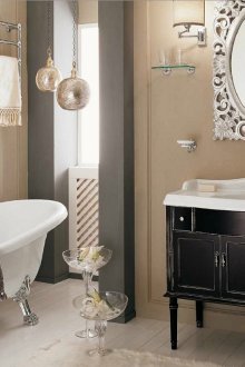 Καφέ ζωγραφισμένοι τοίχοι στο μπάνιο