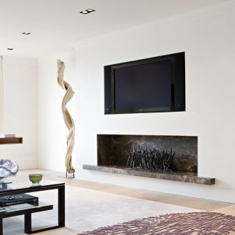 Γωνιακό γυψοσανίδας με τζάκι και τηλεόραση στο σαλόνι