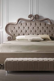 Κρεβάτι στον υπνοδωμάτιο