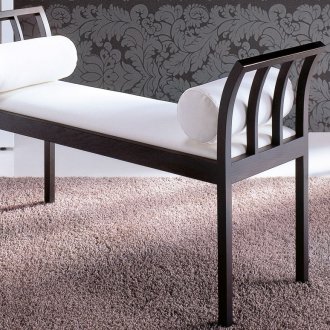 Ασπρόμαυρη ψηλή ταπετσαρία