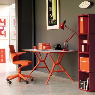 Πορτοκαλί έπιπλα στο γραφείο