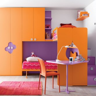 Πορτοκαλί έπιπλα στο φυτώριο