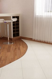 Συνδυασμένο δάπεδο στο σχεδιασμό της κουζίνας