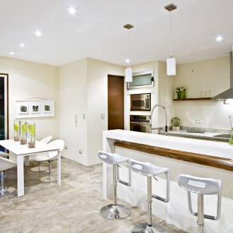 Φωτεινό πάτωμα στην κουζίνα