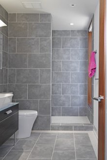 Ντους χωρίς ντους σε γκρίζα μπανιέρα