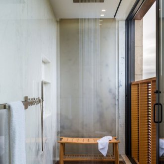 Ντους χωρίς παλέτα με ξύλινο πάτωμα