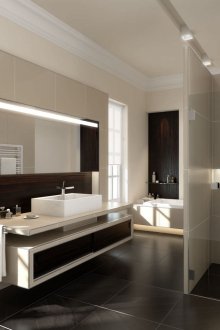 Ντους χωρίς ντους σε μαύρη και μπεζ μπανιέρα