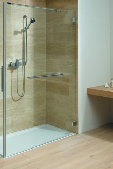 Ντους χωρίς δίσκο σε λευκή και μπεζ μπανιέρα