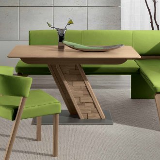 Καφέ-πράσινα επικαλυμμένα έπιπλα στην κουζίνα