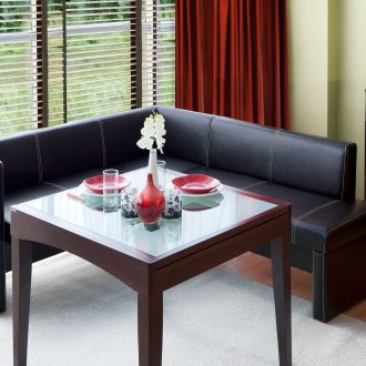 Μαύρο ταπετσαρισμένα έπιπλα στην κουζίνα