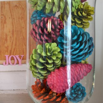 Διακόσμηση χρωματιστών κώνων στο εσωτερικό