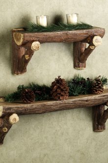 Ξύλινα ράφια στο εσωτερικό