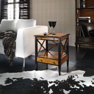 Μαύρο-καφέ ξύλινο τραπέζι