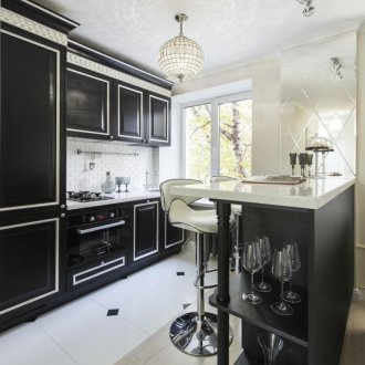 Μαύρο και άσπρο σετ κουζίνας