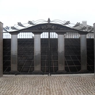 Αρχικές σφυρηλατημένες πύλες