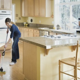 Δάπεδα πορτοκαλί πλακάκια στην κουζίνα