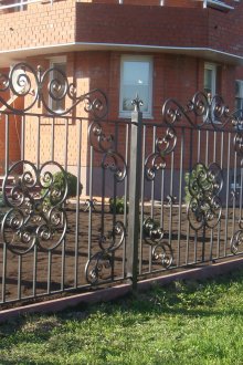 Συμβατό φράχτη σε ένα εξοχικό σπίτι