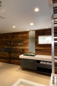 Καφέ μπάνιο με πλακάκια