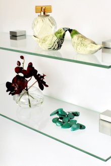 Γυάλινα ράφια σε εσωτερικούς χώρους