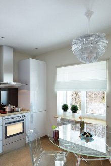 Έπιπλα από γυαλί στην κουζίνα