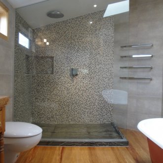 Ξύλινο πάτωμα στο μπάνιο