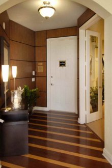 Σχεδίαση του δάσους στον τοίχο του διαδρόμου