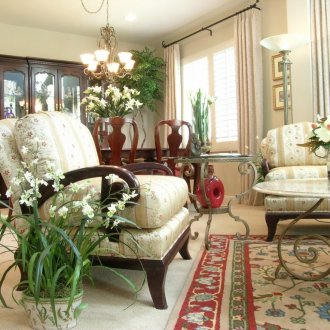 Jasmine σε ένα κλασικό εσωτερικό