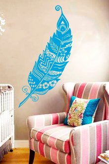 Λευκή ταπετσαρία με διακόσμηση στο νηπιαγωγείο