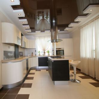 Υψηλής τεχνολογίας κουζίνα χωρίς χειρολαβές