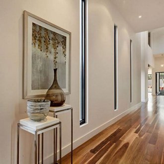 Φυσική πέτρα στο πάτωμα του σπιτιού