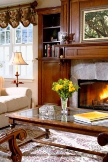 Ξύλινο τραπέζι