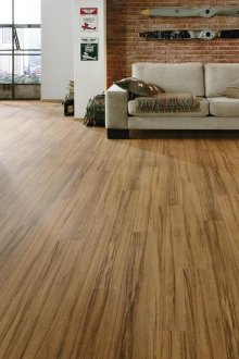 Ξύλινο τραπέζι