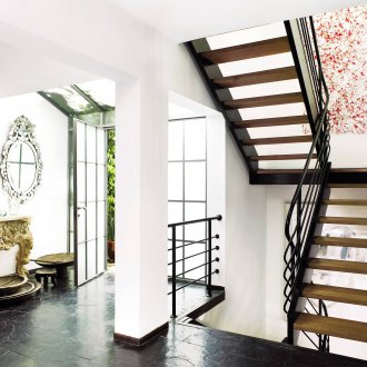 Γύρος χαλί στο σαλόνι