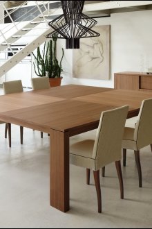 Ξύλινο τραπέζι