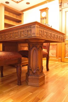 Ξύλινο τραπέζι