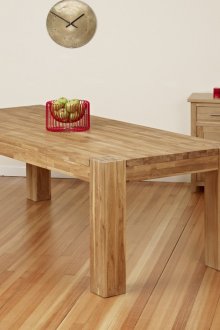 Ξύλινο τραπέζι