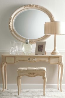 Σκαλιστό τραπέζι