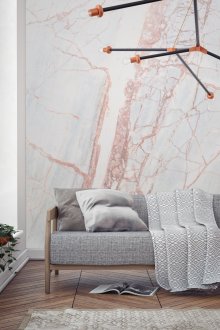 Τυρκουάζ ταπετσαρία στο εσωτερικό του καθιστικού