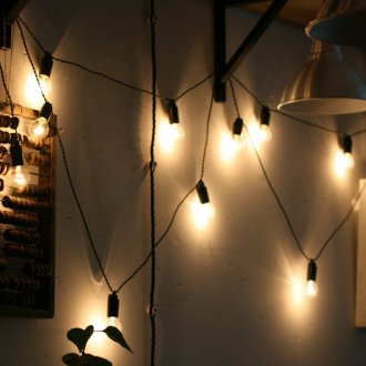 Ρετρό ροζ καναπέ