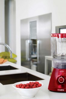 Γιορτή γάμου με κόκκινα και λευκά μπαλόνια