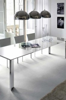 Διαφανείς καρέκλες