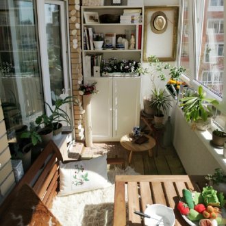 Ντουλάπα στο μπαλκόνι