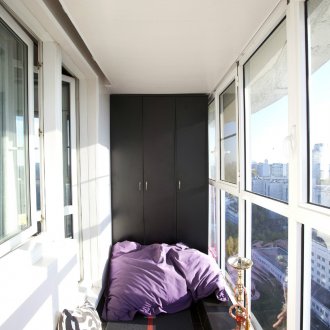 Ντουλάπα στο μπαλκόνι