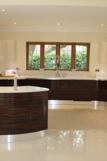 Γυαλιστερή Κουζίνα