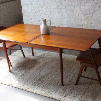 Λακαρισμένα έπιπλα