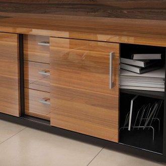 Λακαρισμένα έπιπλα