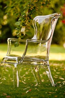 Διαφανείς καρέκλες